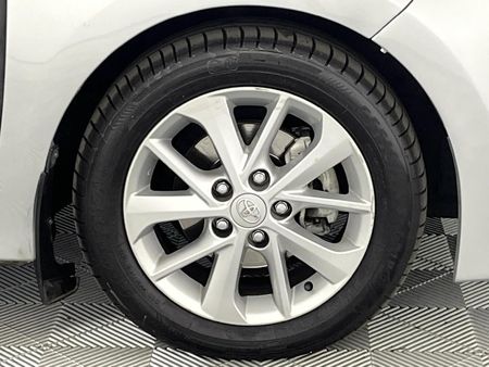 2015-Toyota-Corolla-16-Prestige-Auto_4