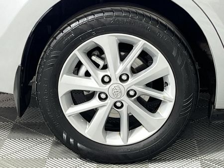 2015-Toyota-Corolla-16-Prestige-Auto_6