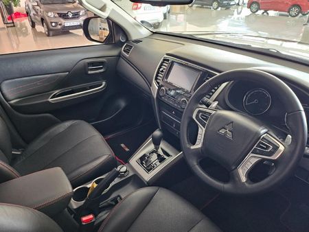 2023-Mitsubishi-Triton-24-Di-Dc-Arctic-Truck-4x4-Double-Cab-Auto_9