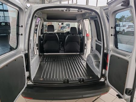 2017-Volkswagen-Caddy-4-Maxi-16-TDI-75kW-Auto-Panel-Van_10