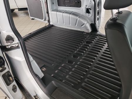 2017-Volkswagen-Caddy-4-Maxi-16-TDI-75kW-Auto-Panel-Van_11