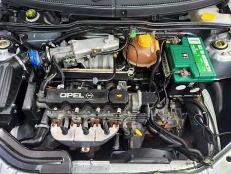 2002-Opel-Corsa-Classic-14i-Lite_9