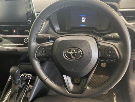 2022-Toyota-Corolla-18-XS-Hybrid-Auto_11