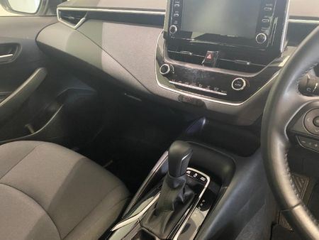 2022-Toyota-Corolla-18-XS-Hybrid-Auto_12