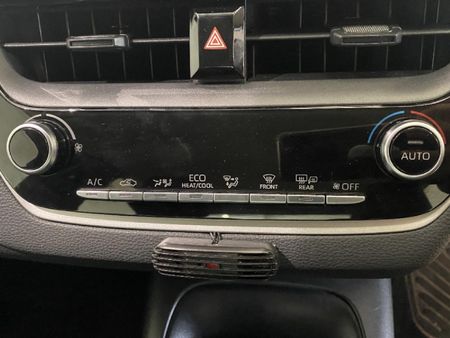 2022-Toyota-Corolla-18-XS-Hybrid-Auto_14