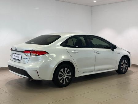 2022-Toyota-Corolla-18-XS-Hybrid-Auto_3