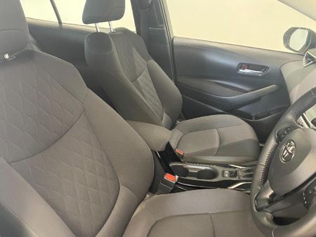 2022-Toyota-Corolla-18-XS-Hybrid-Auto_7