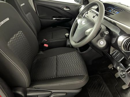 2016-Toyota-Etios-Cross-15-XS-5-dr_9