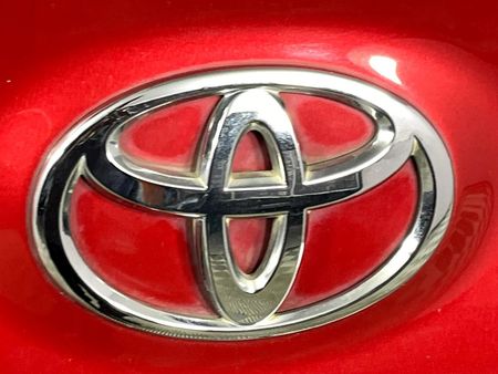2016-Toyota-Etios-Cross-15-XS-5-dr_11