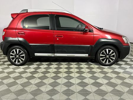 2016-Toyota-Etios-Cross-15-XS-5-dr_15
