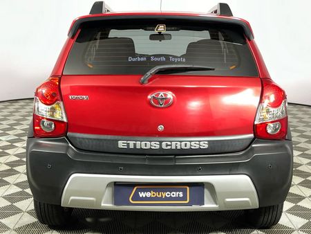 2016-Toyota-Etios-Cross-15-XS-5-dr_16