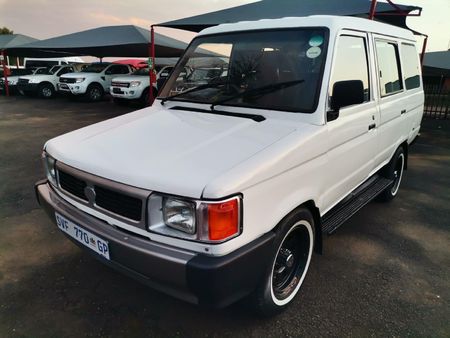 1999-Toyota-Venture-2200-64_0