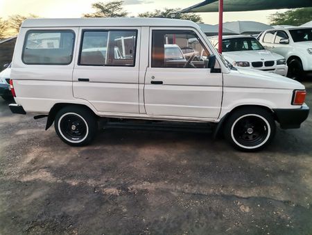 1999-Toyota-Venture-2200-64_3