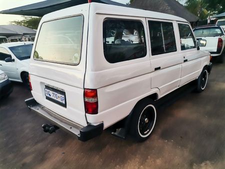 1999-Toyota-Venture-2200-64_4