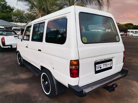 1999-Toyota-Venture-2200-64_6
