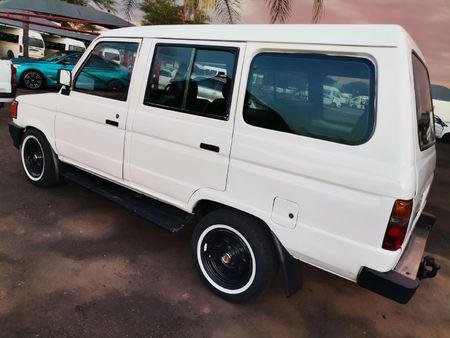 1999-Toyota-Venture-2200-64_7