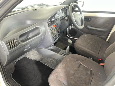 2004-Fiat-Palio-12-ED-5-dr_7