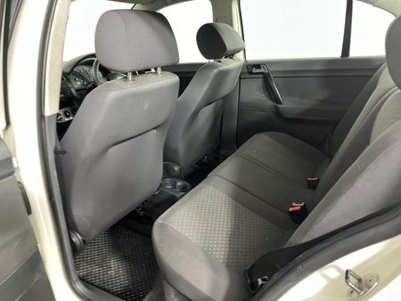 2004-Volkswagen-Polo-Classic-16-Comfortline_3