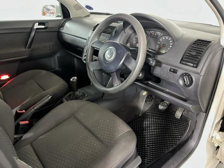 2004-Volkswagen-Polo-Classic-16-Comfortline_8