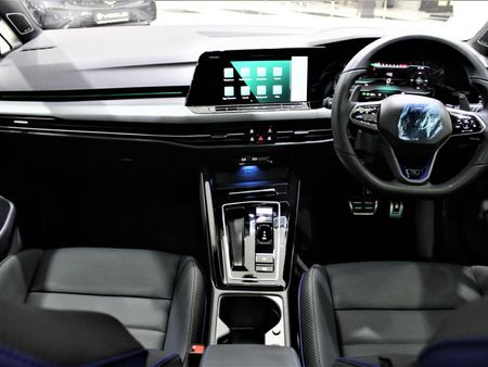 2023-Volkswagen-Golf-8-20-TSI-R-DSG_12