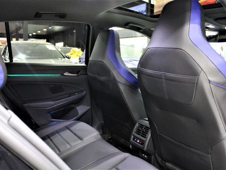 2023-Volkswagen-Golf-8-20-TSI-R-DSG_14