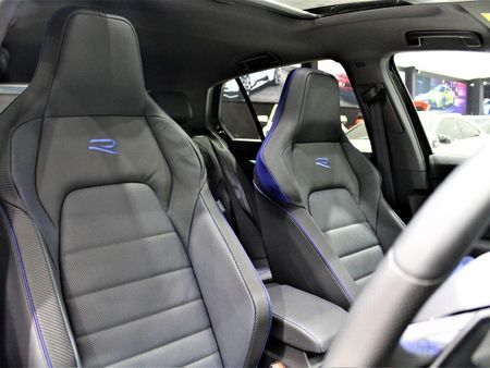 2023-Volkswagen-Golf-8-20-TSI-R-DSG_17