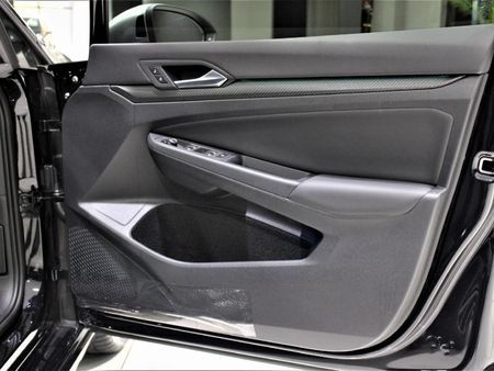 2023-Volkswagen-Golf-8-20-TSI-R-DSG_6