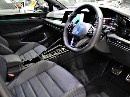 2023-Volkswagen-Golf-8-20-TSI-R-DSG_7
