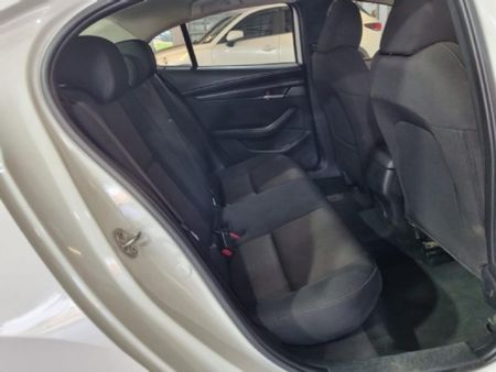 2019-Mazda-3-15-Active_8