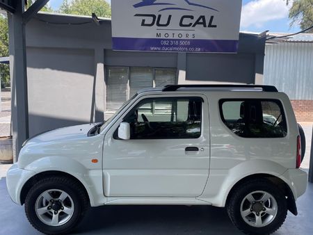 2010-Suzuki-Jimny-13_2