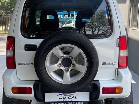 2010-Suzuki-Jimny-13_4