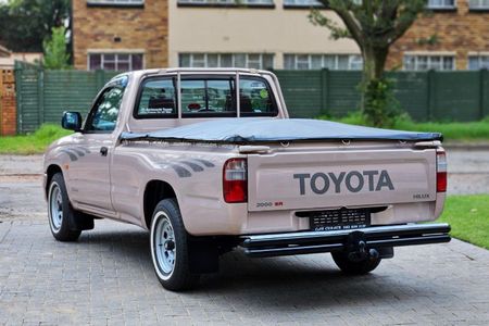 2000-Toyota-Hilux-2000-SR-Single-Cab_1