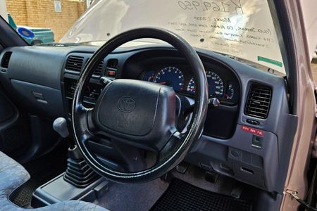 2000-Toyota-Hilux-2000-SR-Single-Cab_19