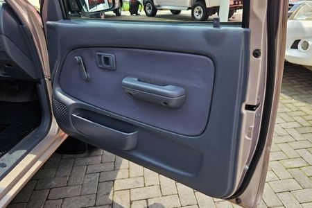 2000-Toyota-Hilux-2000-SR-Single-Cab_25