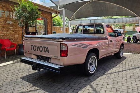 2000-Toyota-Hilux-2000-SR-Single-Cab_3