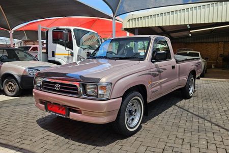 2000-Toyota-Hilux-2000-SR-Single-Cab_4