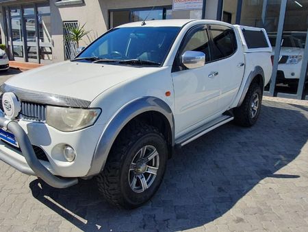 2010-Mitsubishi-Triton-32-DI-D-4x4-Double-Cab_1