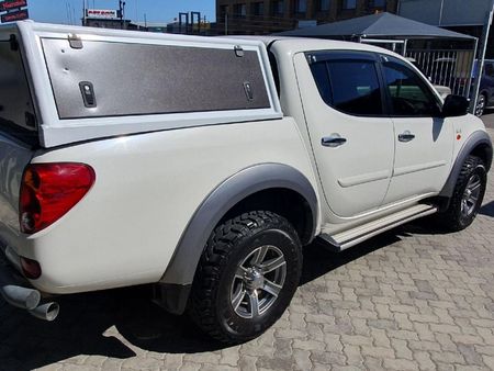 2010-Mitsubishi-Triton-32-DI-D-4x4-Double-Cab_3