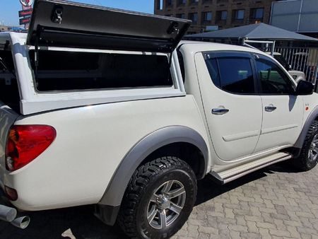 2010-Mitsubishi-Triton-32-DI-D-4x4-Double-Cab_6