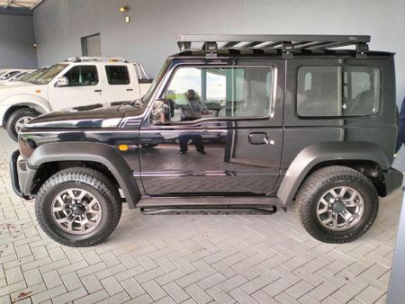 2022-Suzuki-Jimny-15-GLX_13