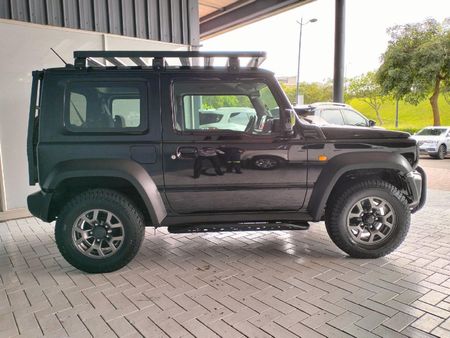 2022-Suzuki-Jimny-15-GLX_2
