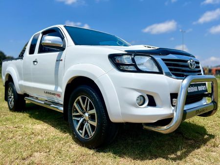 2014-Toyota-Hilux-30-D-4D-Legend-45-Xtra-Cab_0
