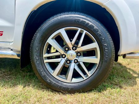2014-Toyota-Hilux-30-D-4D-Legend-45-Xtra-Cab_9