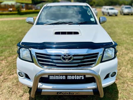 2014-Toyota-Hilux-30-D-4D-Legend-45-Xtra-Cab_1