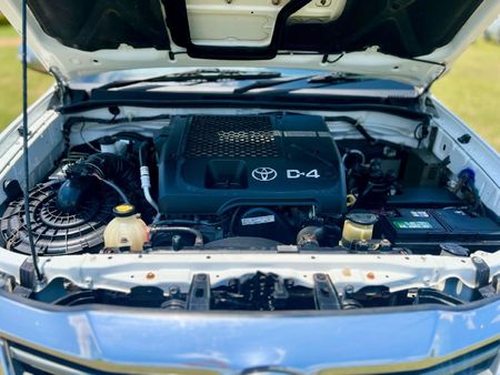 2014-Toyota-Hilux-30-D-4D-Legend-45-Xtra-Cab_3