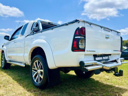 2014-Toyota-Hilux-30-D-4D-Legend-45-Xtra-Cab_5