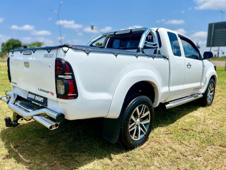 2014-Toyota-Hilux-30-D-4D-Legend-45-Xtra-Cab_6