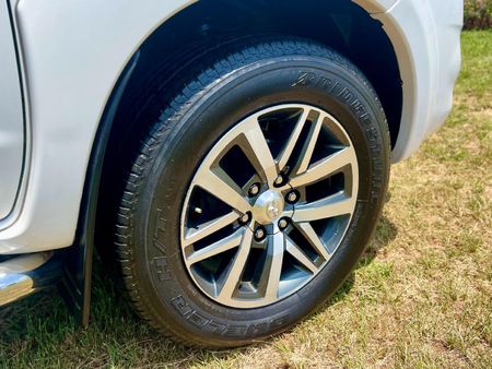2014-Toyota-Hilux-30-D-4D-Legend-45-Xtra-Cab_8