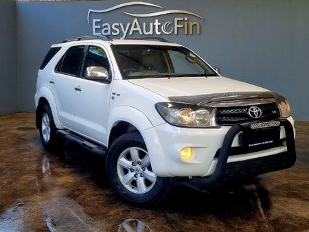 2009-Toyota-Fortuner-40-V6-Raised-Body_0
