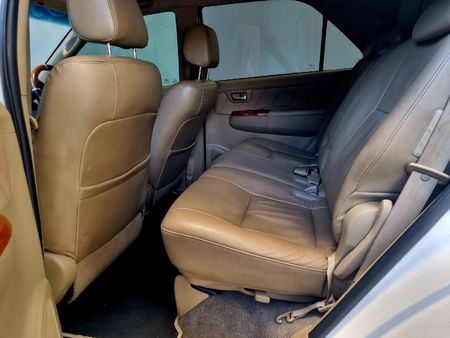2009-Toyota-Fortuner-40-V6-Raised-Body_9